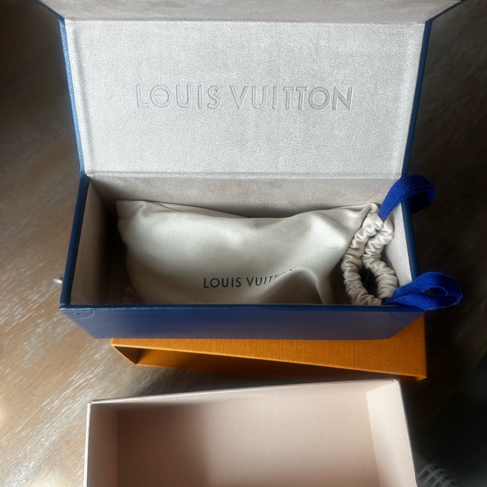 Louis Vuitton LV Star Square Sunglasses NWOT - Picture 5 of 5